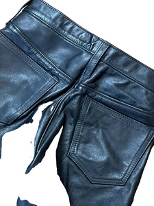 กางเกงหนัง PU สีดำสำหรับผู้ชาย สไตล์เซ็กซี่ ความยาวระดับกลาง เหมาะสำหรับใส่เที่ยวคลับ ออกกำลังกาย ใส่เล่นกีฬา ขี่มอเตอร์ไซค์ และสวมใส่ในชีวิตประจำวัน - Product Image 4