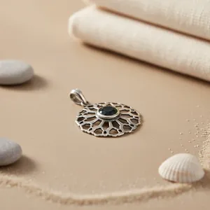 Pendentif en argent 925 Art Déco avec pierre précieuse verte pour femmes, bijoux religieux faits à la main avec placage rhodium, cadeau - Product Image 2