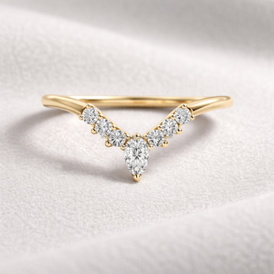 Anillo de compromiso y aniversario minimalista para mujer con diamante cultivado en laboratorio de corte pera de 0.13 ct, banda de oro macizo de 14K de 2 mm - Product Image 1
