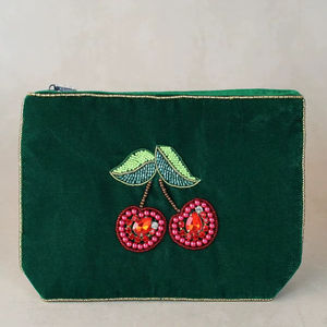 Porte-monnaie élégant et amusant sur le thème de la mariée 'Put Ring It', artisanat de broderie perlée, broderie au point de croix, accessoire de couture - Product Image 1