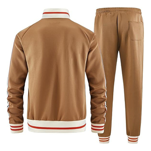 Ensemble veste et pantalon de sport de couleur havane pour homme avec logo personnalisé et bandes entièrement zippées - Product Image 3