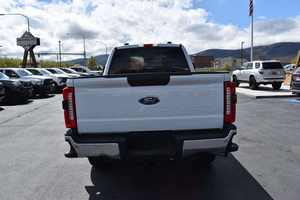 Ford F-250 Super Duty XLT 2024, Motor V8 de Gasolina PFI OHV de 7.3L - Product Image 3