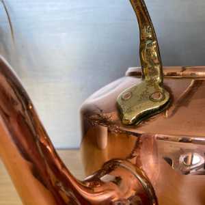 กาต้มน้ำทองแดงทำด้วยมือพร้อมที่จับสีทองเหมาะสำหรับเครื่องครัวโรงแรมและอุปกรณ์ตกแต่งบนโต๊ะที่หรูหรา - Product Image 3