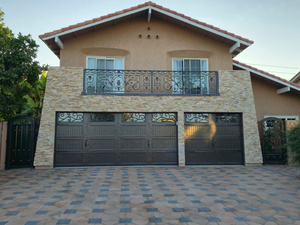 Garde-corps de balcon artistique moderne en fer forgé avec design décoratif forgé à la main pour espaces intérieurs et extérieurs élégants - Product Image 4