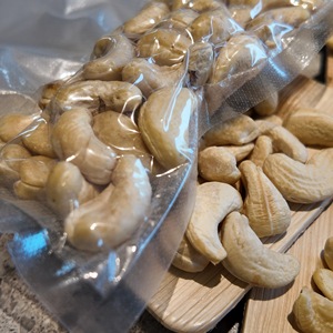 Nueces de Anacardo Orgánicas de Vietnam USDA/EU W180 Premium, Nueces Blancas Enteras para la Elaboración de Alimentos y Suministro a Granel - Product Image 3