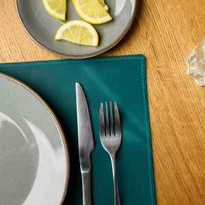 Sets de table en cuir faits main de luxe, élégants, imperméables, résistants aux chocs, durables, pour un usage quotidien, taille personnalisable pour la salle à manger à la maison - Product Image 1