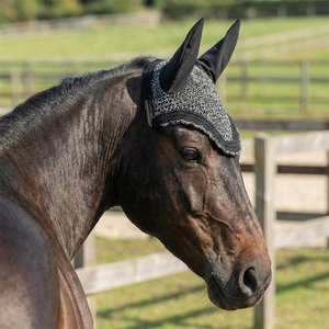 Voile anti-mouches pour cheval noir et gris, rembourré en crochet, de haute qualité, avec protège-oreilles noirs, bonnet équestre fait main pour l'équitation, l'entraînement et les concours - Product Image 3