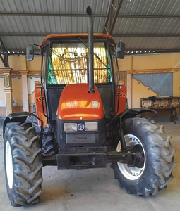 TRACTOR NEW HOLLLAND L95DT Tractor Tracción en las 4 ruedas Maquinaria agrícola Alta calidad a buen precio - Product Image 1