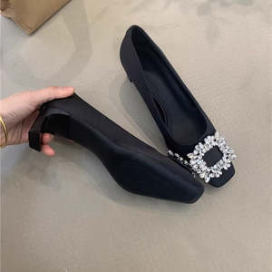 Chaussures à talons hauts élégantes pour femmes, style français, pour le Nouvel An 2025, avec strass, bout carré, bouche peu profonde, talon épais de 8 cm, effet lumineux - Product Image 5