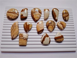หินแจสเปอร์ธรรมชาติ 100% ราคาขายส่งแบบยกชุด หินแจสเปอร์ทำมือรูปทรงและขนาดต่างๆ สำหรับทำเครื่องประดับ หินแจสเปอร์คุณภาพสูง - Product Image 5