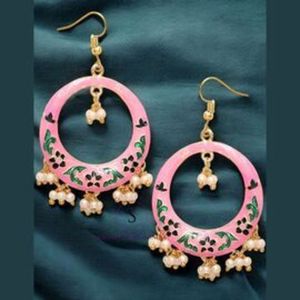 Boucles d'oreilles Jhumkaas de Chandi Bali multicolores Boucles d'oreilles Chand de travail en émail Bijoux pour femmes et filles pour mariage - Product Image 3