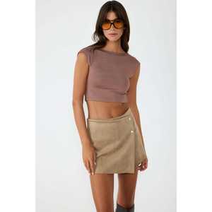 Chemisier décontracté basique à col rond, coupe régulière, longueur courte, avec logo sur le devant et design dos nu, manches courtes, en polyamide - Product Image 4