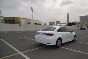 Toyota Corolla d'occasion 2020 avec intérieur foncé, régulateur de vitesse adaptatif, boîte automatique 6 vitesses, 4 places, toit ouvrant - Product Image 3