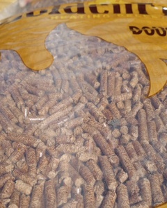 Granulés de bois naturels, combustible de chauffage, forme de bâton brun, pour poêle, chaudière, foyer - Product Image 1