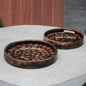 Bandeja Redonda de Madera Hecha a Mano con Incrustaciones de Rebanadas de Madera Natural para Cocina Rústica, Bandeja Decorativa con Mango Recortes para Uso Doméstico - Product Image 4