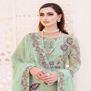 Vestidos Eid, vestidos de fiesta pesados para mujer con trajes Punjabi de tres piezas de gasa bordada de Ramsha Vol 23 Long Maxi Frock - Product Image 6