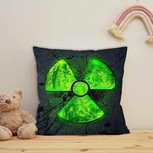 Impression abstraite sur le thème de la prévention nucléaire - Coussin imprimé pour la décoration moderne de la maison, 8"x8" - 20x20 cm - Product Image 1