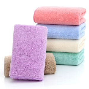 Serviettes en coton de qualité supérieure, couleur personnalisée, 100 % coton, serviettes de bain d'hôtel, serviettes de stock du Pakistan - Product Image 1