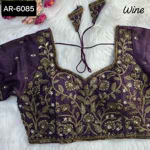 Saree en soie de couleur violette avec broderie multi-marches et codage et paillettes SareeBlouse de travail avec chemisier de travail à miroir véritable - Product Image 3