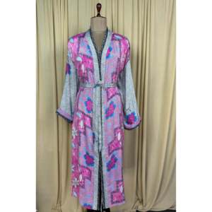Kimono de Seda Reciclada para Mujer, Estilo Boho Chic Vintage, Vestido de Playa, Bata de Descanso para Resort, Traje de Baño Estilo Gitano - Product Image 1