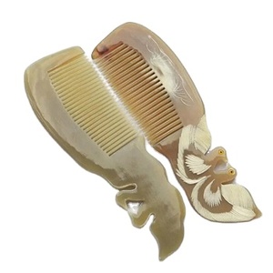 Meistverkaufter Wasserdichter Polierter Büffelhorn-Kamm Taschenbartbürste mit Verschiedenen Borstengrößen und -farben im Nautischen Tierstil - Product Image 5