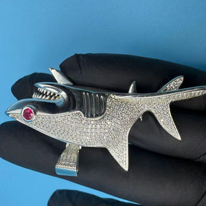 Colgante Personalizado con Forma de Tiburón con Incrustaciones de Diamantes de Moissanita de Corte Redondo, Estilo Hip Hop, Plata 925, Joyería Fina al por Mayor, Colgantes y Dijes - Product Image 1