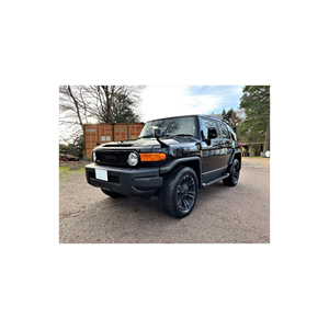 Pour FJ Cruiser à vendre avec un design Boxy extérieur d'inspiration rétro Sièges en cuir AWD de style tout-terrain robuste Intérieur sombre - Product Image 6