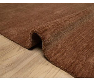Tapis Gabbeh marron d'inspiration persane avec laine nouée à la main et motifs tribaux audacieux pour des intérieurs intemporels d'Inde - Product Image 5