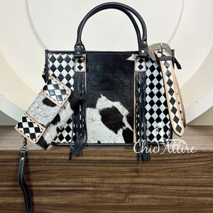 Grands sacs fourre-tout en cuir à carreaux de luxe de créateur et pochette à bracelet en cuir de vachette usinée à la main ensemble de 2 pièces assorties - Product Image 1