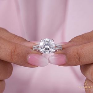 Anillo de Compromiso Clásico de Moissanita con Corte Redondo, Banda Pavé de Doble Tallo, Anillo de Boda de Plata Esterlina 925 para Mujer - Product Image 4