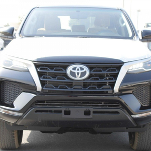 Toyota Fortuner 2023 Usado con Interior Oscuro y Control de Crucero Adaptativo - Product Image 5