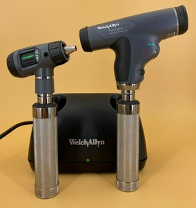 Cargador de Escritorio Welch Allyn con Otoscopio Macroview y Oftalmoscopio Panóptico - Product Image 4