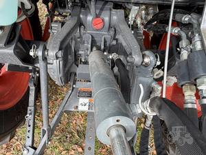 Compre Tractores Kubota LA1065 de Uso Pesado para Trabajo Agrícola, Alto Rendimiento, 4x4 con Cargador Frontal - Product Image 3