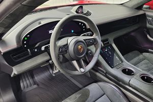 Voiture d'occasion super propre à faible kilométrage, Porsche <span class=keywords><strong>Taycan</strong></span> <span class=keywords><strong>GTS</strong></span> Sport Turismo <span class=keywords><strong>2022</strong></span>, prête à être expédiée dans le monde entier. - Product Image 3