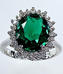 Bague émeraude zambienne laboratoire cultivé beauté Regal vert déclaration de luxe Style or 14K pour une confiance audacieuse élégance et grâce intemporelle - Product Image 1