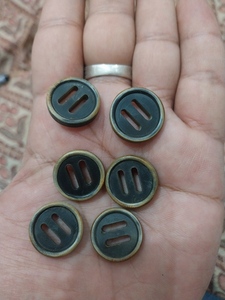 Vente chaude 20mm corne naturelle Buffalo fini boutons lavable Style ange avec tige prix d'usine direct pour les vêtements - Product Image 2