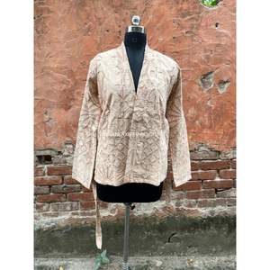 Veste d'hiver en coton tissé à la main ethnique Kantha pour femmes Broderie artisanale Décoration imprimée Robe courte Maxi Peignoir Vente en gros - Product Image 3