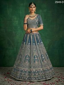 Magnifique Lehenga Choli de Mariée Traditionnel Indien, avec Dupatta Lourd, Broderie Miroir Faite Main, Véritable Artisanat, et Broderie de Paillettes Classique Dori - Product Image 5