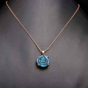 Pendentif de fleur rose Labradorite sculptée à la main 19 mm collier de pierres précieuses d'énergie de guérison cadeau de demoiselle d'honneur - Product Image 2