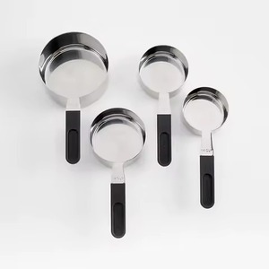 Ensemble luxueux de tasses et cuillères à mesurer en argent poli en acier inoxydable avec manche en bois élégant, parfait pour la cuisine - Product Image 5