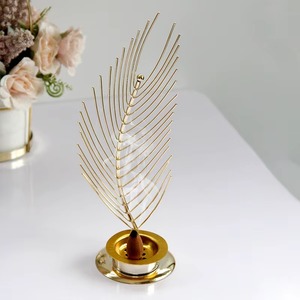 Brûleur d'encens métallique texturé en plumes de haute qualité, il aide à conjurer l'énergie négative, parfait pour les fêtes arabes - Product Image 1