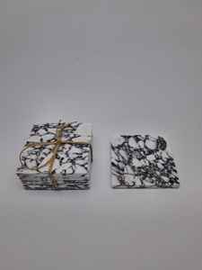 Juego de Posavasos Cuadrados de Mármol Calacatta Viola Hechos a Mano, Elegantes Posavasos de Piedra para Bebidas, Regalo - Product Image 2