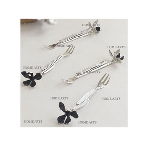 Ensemble de fourchettes en laiton de conception standard, qualité supérieure, taille moyenne, ensemble de couverts du fabricant Home Arts - Product Image 2