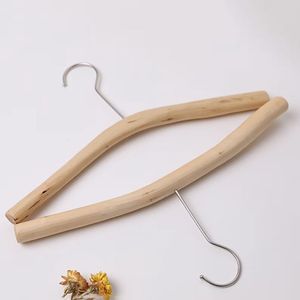 CLIQUEZ À LA MAIN MEILLEUR Cintre en bois Lotus de haute qualité de style boutique avec encoches avec cintre de costume de barre - Product Image 2