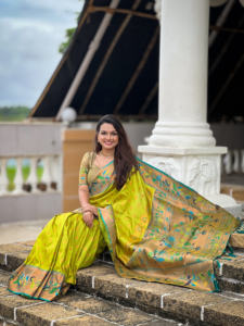 Saree en soie de créateur avec tissage Zari Meenakari - Product Image 6