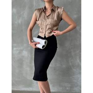 Top Corto de Satén para Mujer Topshow con Mangas de Visón, Camiseta sin Mangas al por Mayor - Product Image 2