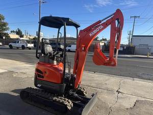 Miniexcavadora Kubota U17 2018: Diseño Compacto con Rendimiento Potente - Product Image 2