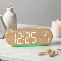 Digitale LED-wekker Dubbele alarmfunctie Datum Week Temperatuurweergave USB-opladen RGB-sfeerverlichting Nachtkastje Bureauklok
