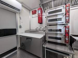 Remolque de Comida Equipado de 24 pies para Pizza y Alitas de Pollo en Venta - Product Image 6