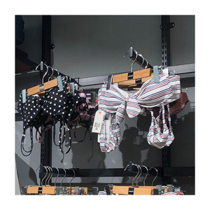 Estante de exhibición personalizable de metal cromado de 1 \ "X2 \" Altura de pared con forma rectangular para tienda de ropa o papelería - Product Image 6